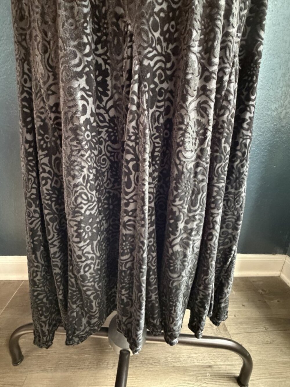 Black Burnout Velvet Y2K Midi Trumpet Hem Skirt Sz XL Clothing By Notations - Picture 4 of 8